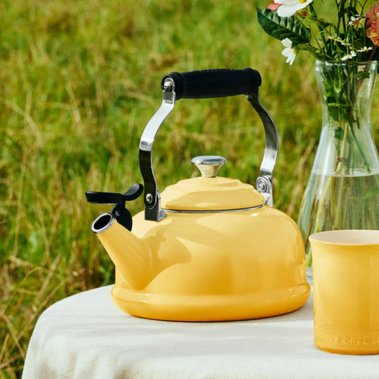 Le Creuset 1.6L Classic Whistling Kettle - Camomille
