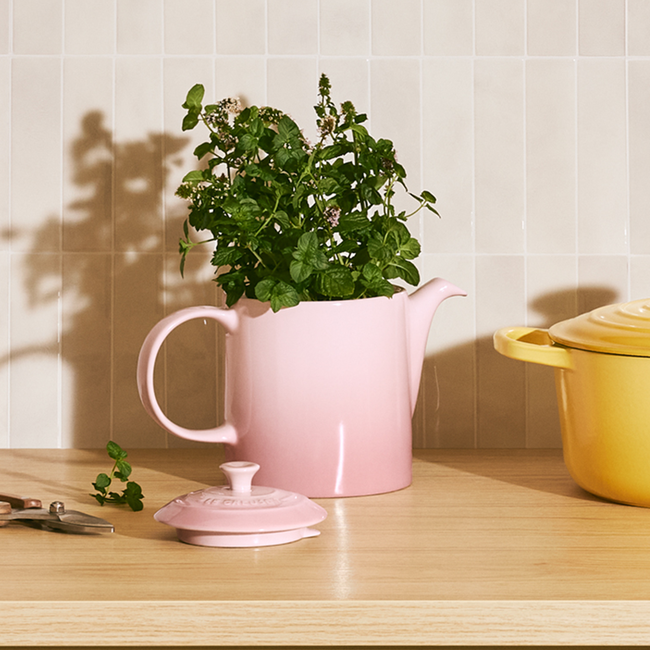 Le Creuset Grand Teapot - Shell Pink