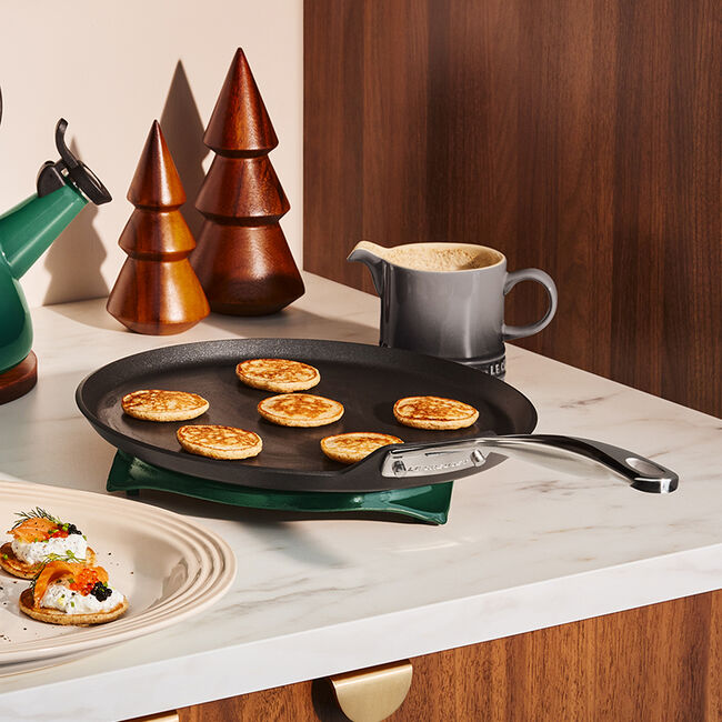 Le Creuset Toughened Nonstick Crepe Pan with Wooden Rateau